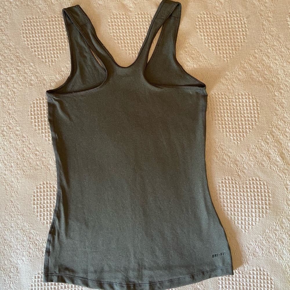 Nike - Picture 2 of 6